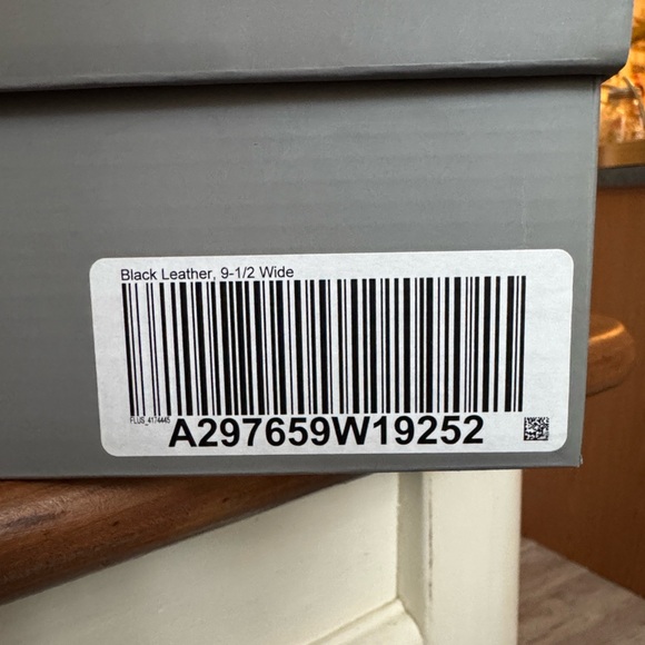 Vionic Millie black leather bootie with silver buckle & side zipper - 9.5W NEW - Picture 12 of 13